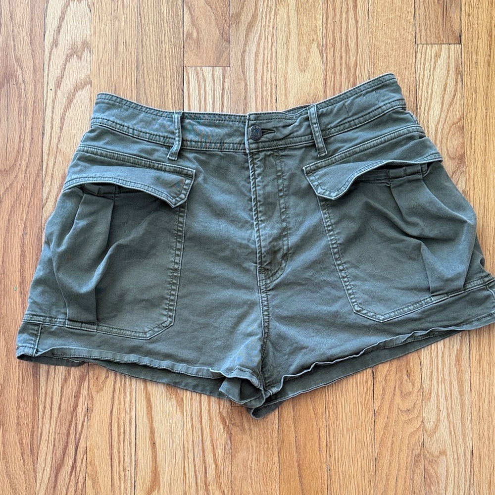 Veronica Beard sz 29 Mallory Short High Rise in Army Green Wash pockets, cotton